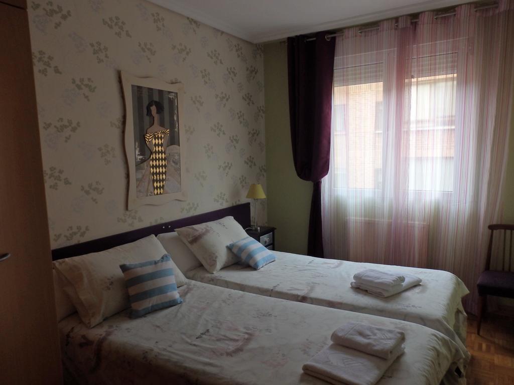 Alojamientos Iruna Pamplona Dış mekan fotoğraf