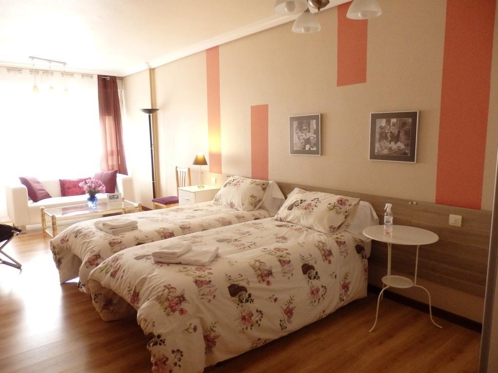Alojamientos Iruna Pamplona Dış mekan fotoğraf