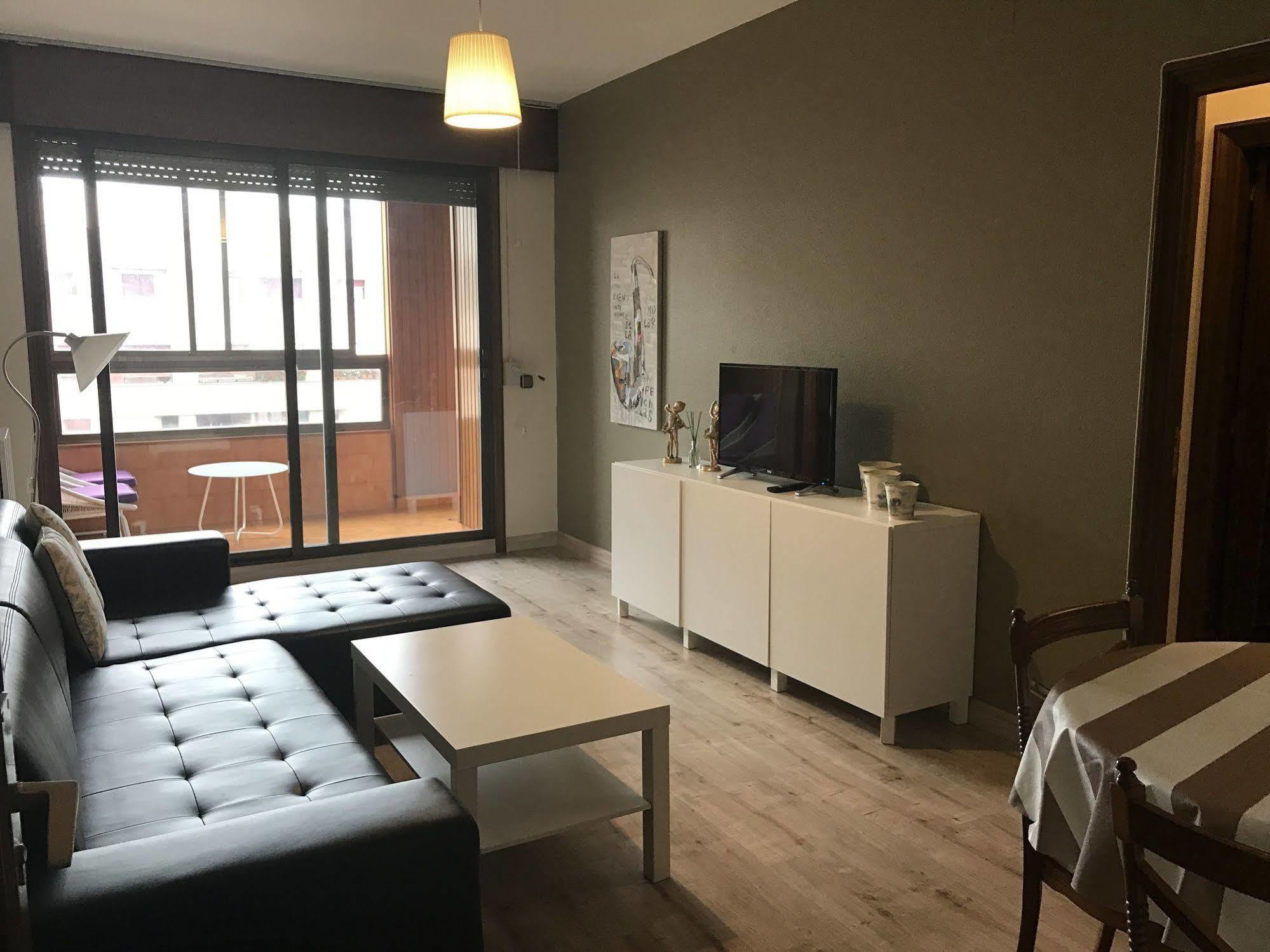 Alojamientos Iruna Pamplona Dış mekan fotoğraf