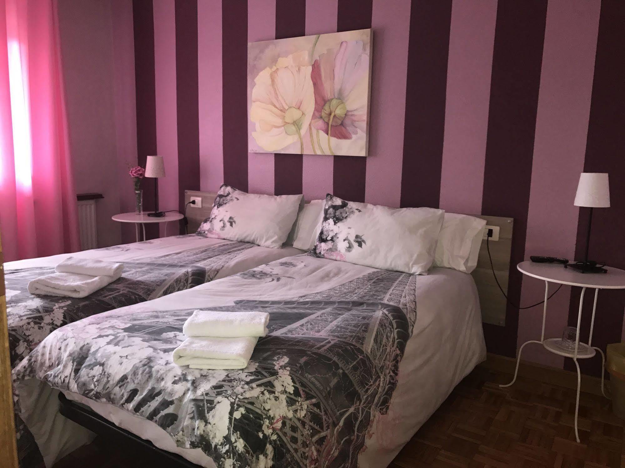 Alojamientos Iruna Pamplona Dış mekan fotoğraf